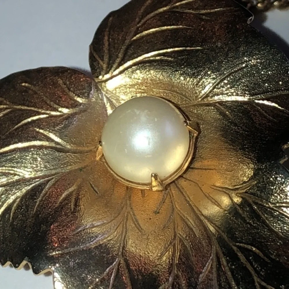 Sarah Coventry Gold Tone Faux Pearl Brooch Shoulder Pins